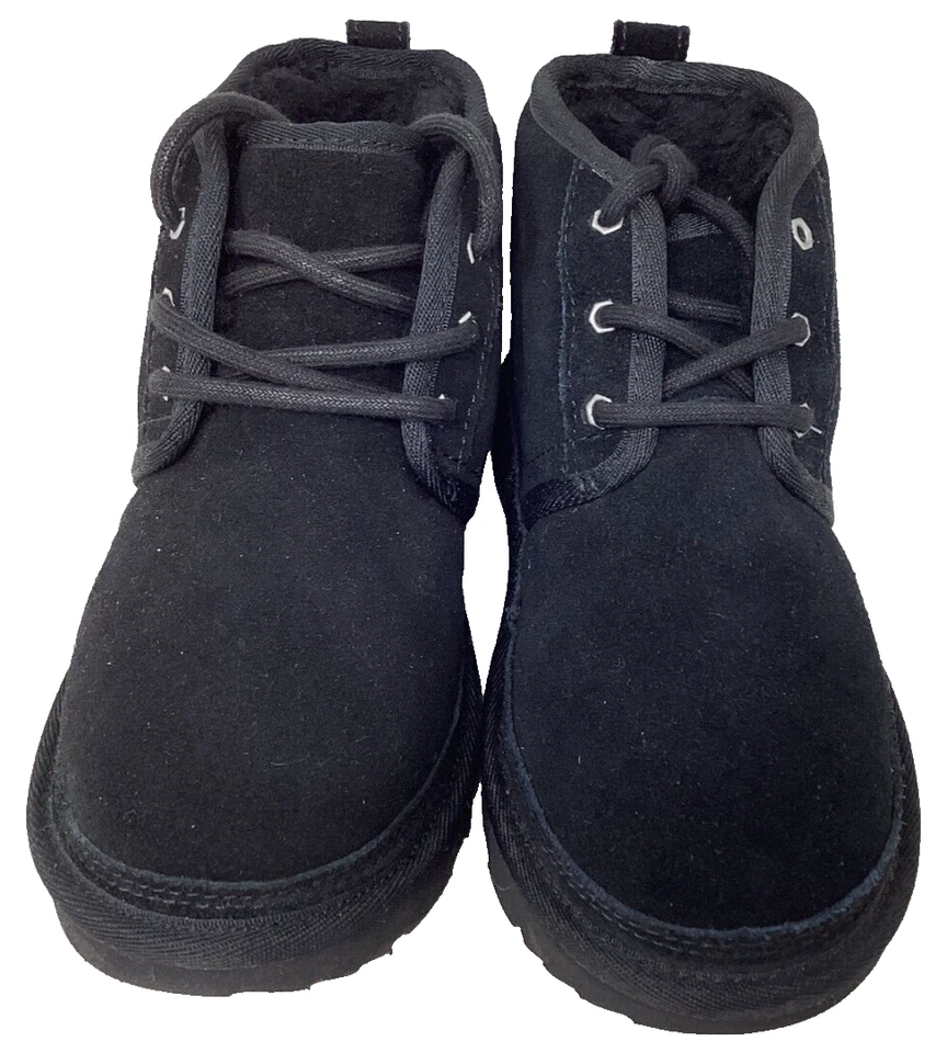 Botas chukka difusas con cordones negras UGG Neumel II para jóvenes para niños talla: 5 182O Foto 2 de 4