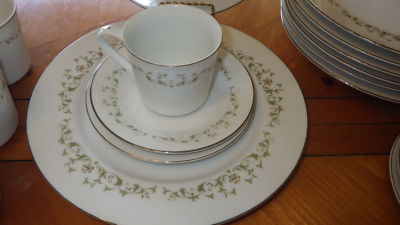 Elegance by Sheffield Fine Bone China Dinnerware Service 8 32 pieces EUC