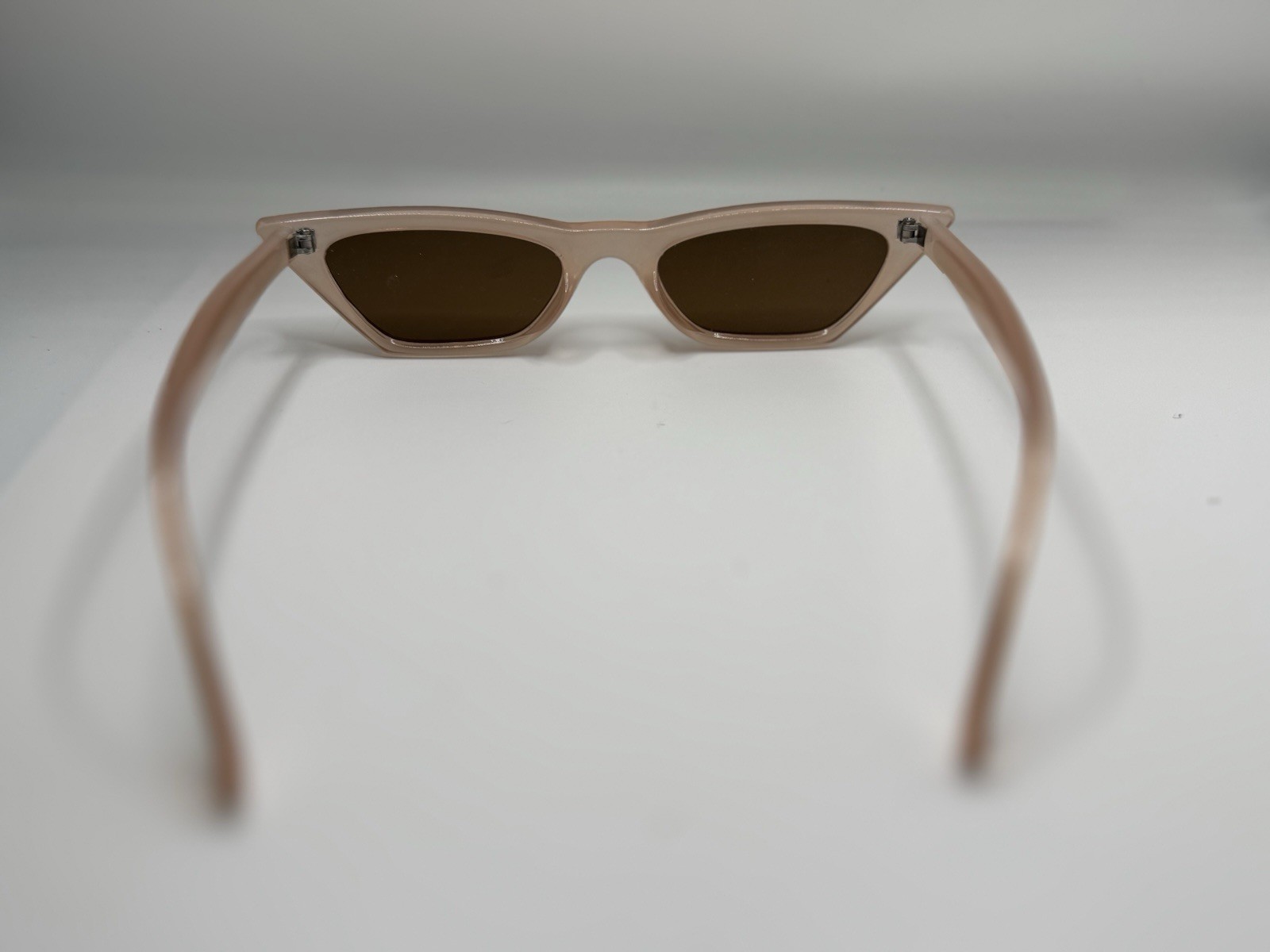 Sleek Rectangular Cat Eye Sunglasses!  Fashion Di… - image 2