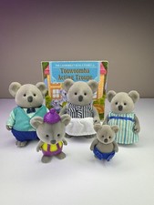 Figuras familiares de koala de Lil Woodzeez Canberras Bobbeléez Kaia cabeza y libro Bobble