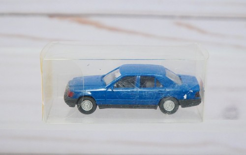 Wiking 13153, Mercedes Benz 260E sedán de 4 puertas, azul, escala 1/87 HO | Condition: New