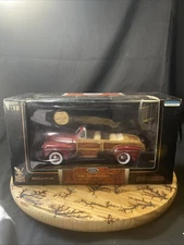1:18 Road SIgnature Series Maroon 1946 Ford Sportsman. Wood Panel & Leather