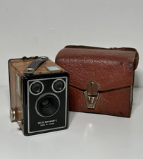 Appareil photo box ancien Kodak SIX-20 Brownie C avec étui en cuir