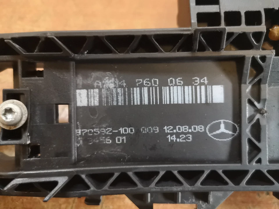 SOPORTE MANIJA PUERTA EXTERIOR DELANTERO LADO CONDUCTOR MERCEDES-BENZ C220 A2047600634  Foto 3 de 3