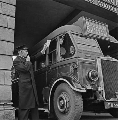 Inspector Hodde waves off female bus driver Madge Barton she dr- 1942 Old Photo