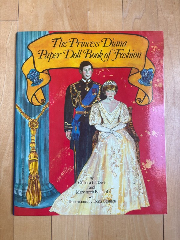 The Princess Diana Paper Doll Book of Fashion - Perigee books 1982 - Never Used