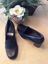 COVINGTON Women's Black Leather Pump, Block Heel Square Toes 9M.