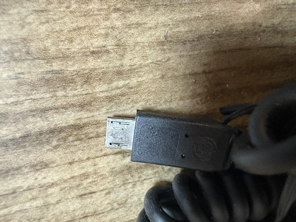 Motorola MOTCLARAZR Car Charger RAZR2 V8 V9 V9M V9X Micro USB Cell Phone Cable - Image 3 of 4