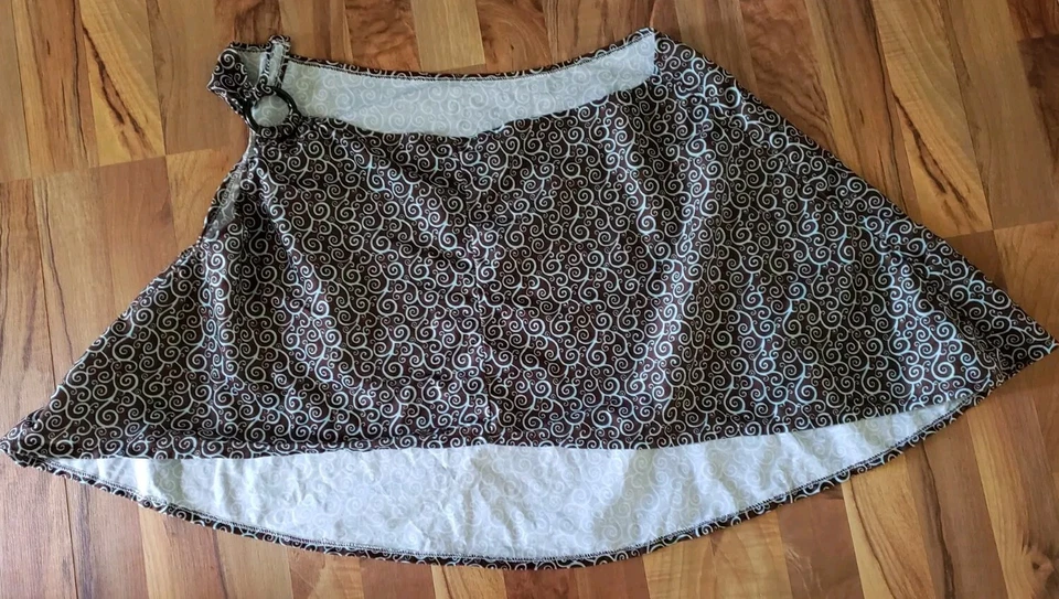 PRIMEIROS ANOS AMAMENTAÇÃO MARROM COM REDEMOINHOS AZUIS AMAMENTANDO COBERTURA. - Imagem 2 de 3