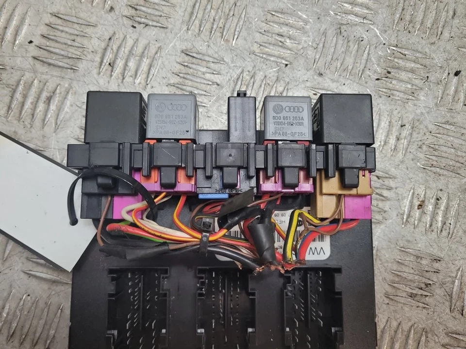 SKODA OCTAVIA 2004-2013 2.0 DIESEL BKD BODY CONTROL MODULE BCM 1K0937084B - Image 4 of 4