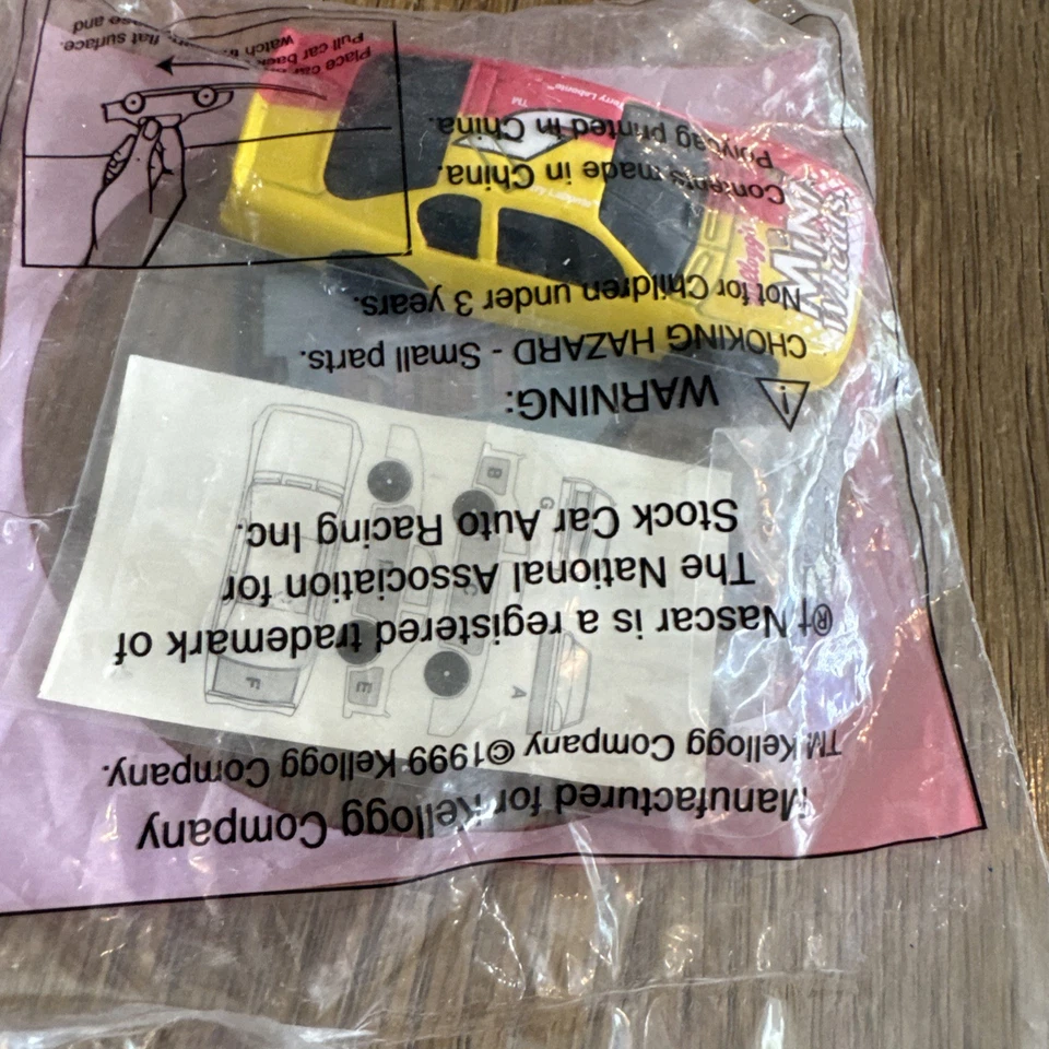 Coche de carreras Kellogg's NASCAR 1999 Pull n' Go #5, Terry Labonte Nascar Racers 1:64 Foto 3 de 4