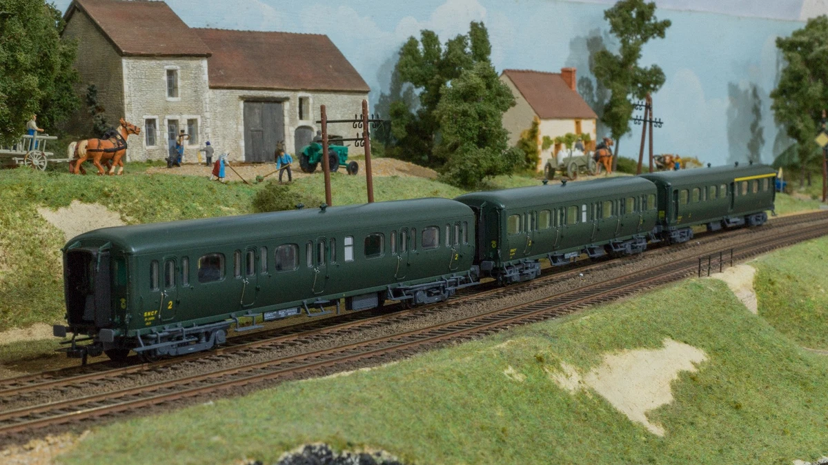 Voiture Corail 2nde Classe LS Models N°40127-3 - Modèle Réduit De Train HO - Neuf Et Rare
