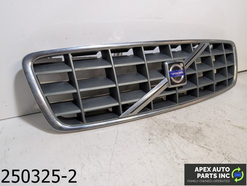 OEM 2004-2007 Volvo V70 2.5L Grille - Picture 2 of 8