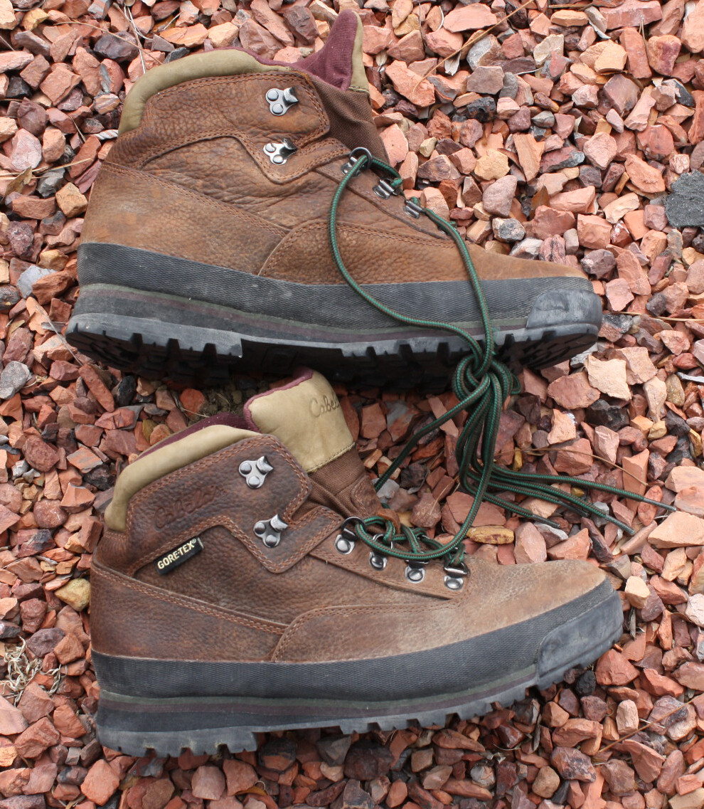 WOMEN'S CABELA'S GORTEX HIKING BOOTS SIZE 10