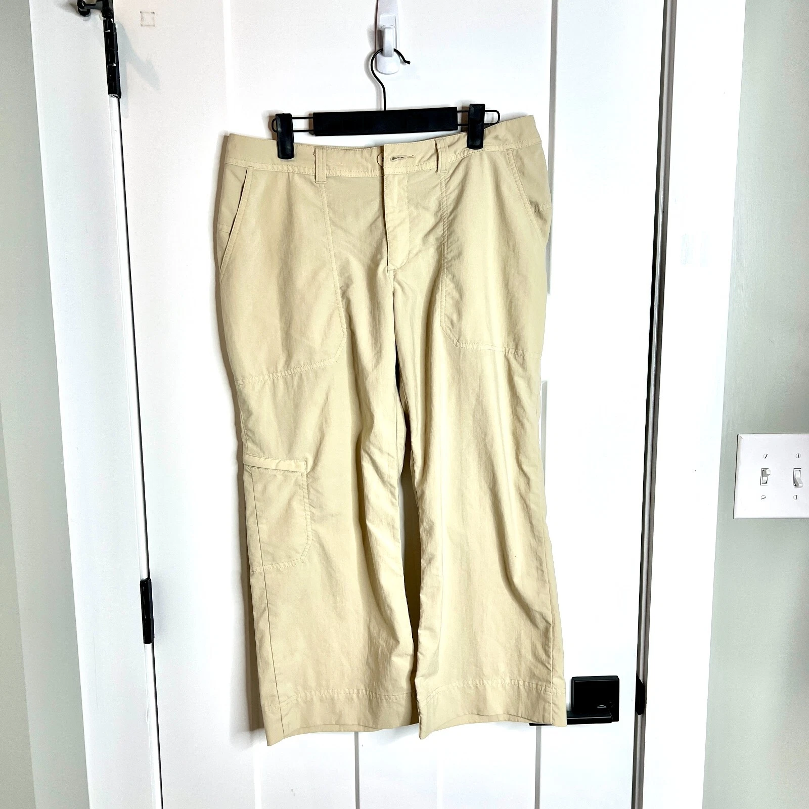 Patagonia Khaki Hiking Outdoor Cargo Cropped Wide Leg Pants Granola Girl Size 6
Opens in a new windo