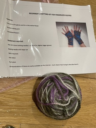 Beginners Knitting Kit Fingerless Gloves Additional Embellishments Full Detail - Picture 2 of 4