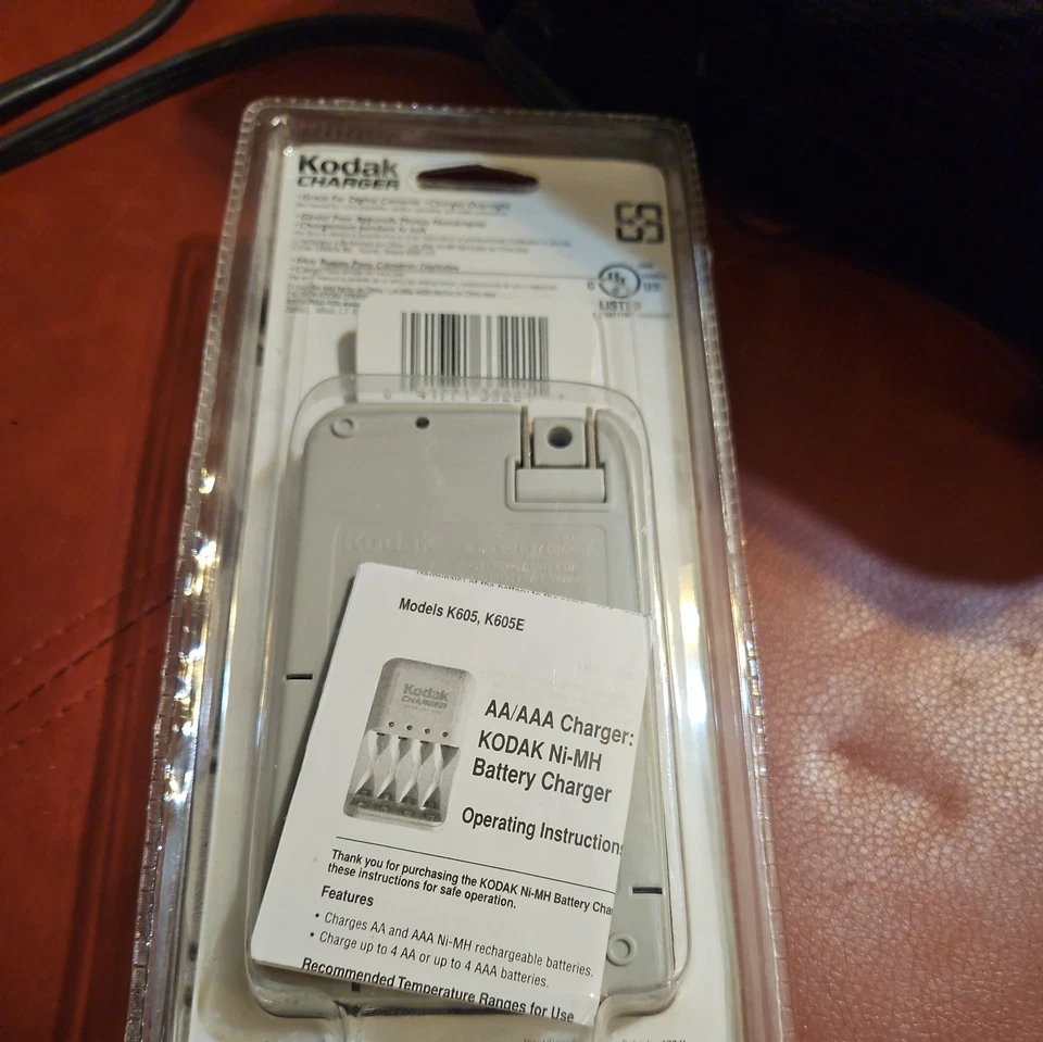 Kodak K605 Ni-MH/Ni-Cd AA/AAA Battery Charger W/ 4 AA Batteries-  - Image 2 of 2