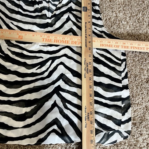Banana Republic Black And White Zebra Print Vneck sleeveless Size M - Picture 4 of 5