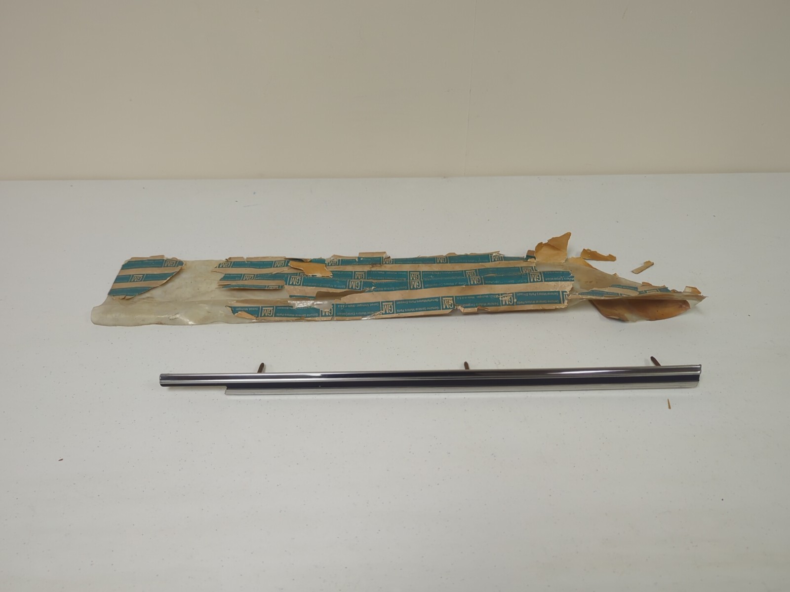 NOS 1979 Chevy Truck Blazer LH Driver Side Upper Grille Trim Molding 377497