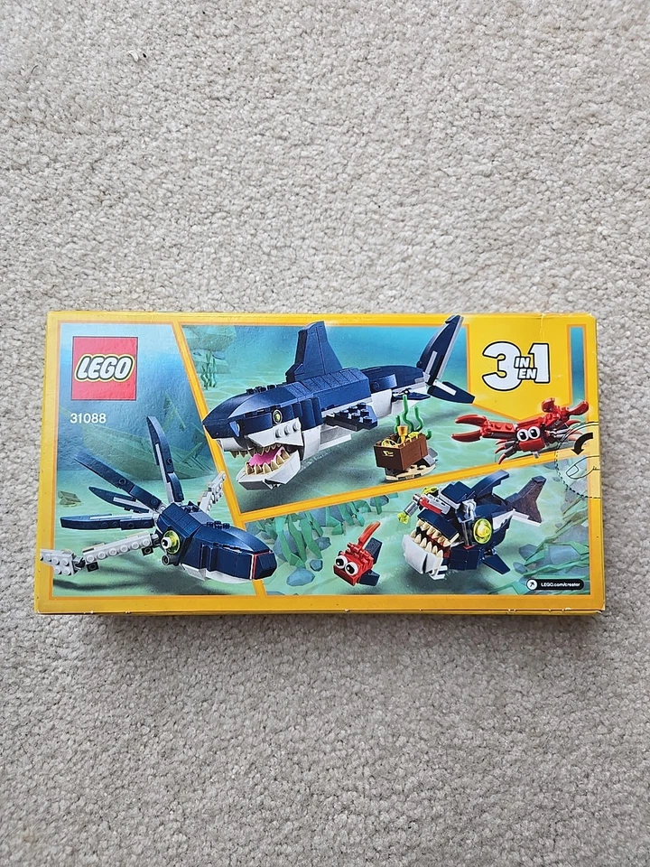 Lego Creator 3in1 Deep Sea Creatures Shark Set #31088 - Image 2 of 3