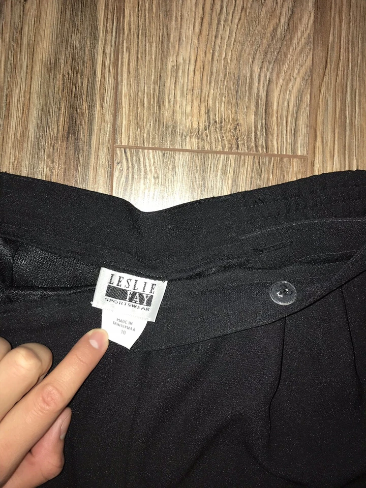 Calça Leslie Fay Sportswear tamanho 10 preta perna reta, cintura alta - Imagem 4 de 4