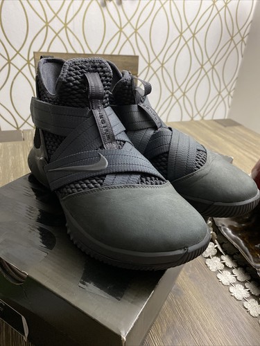 lebron soldier 12 blackout