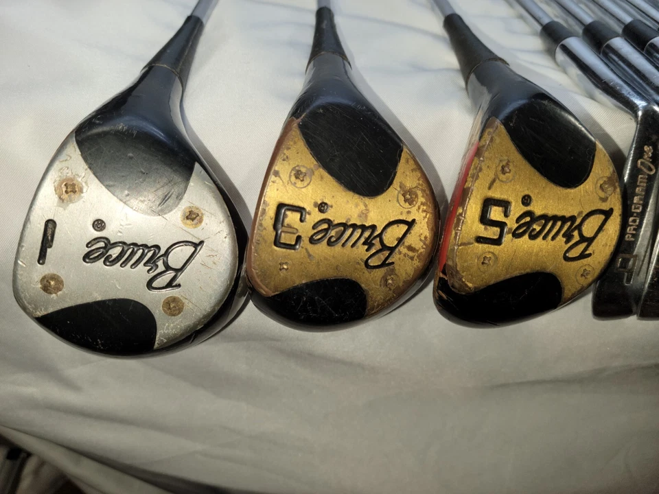 Complete Set of vintage men's Rh set bruce pro gram one golf clubs Steel Shaft - Image 2 of 4