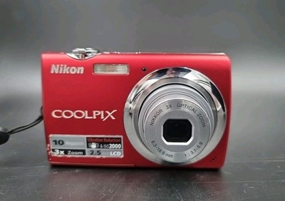 Nikon COOLPIX S220 Rot Digitalkamera 10 MP 3-fach optischer Zoom - ohne Zubehör