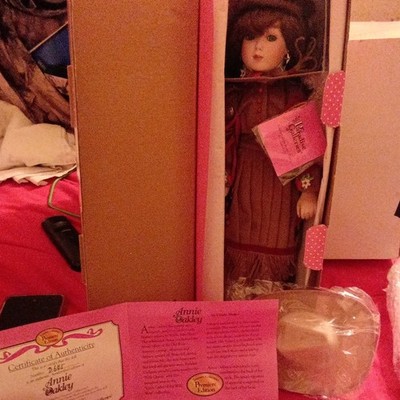 Paradise Galleries Annie Oakley 18'' Porcelain Doll Premiere Edition w/ COA