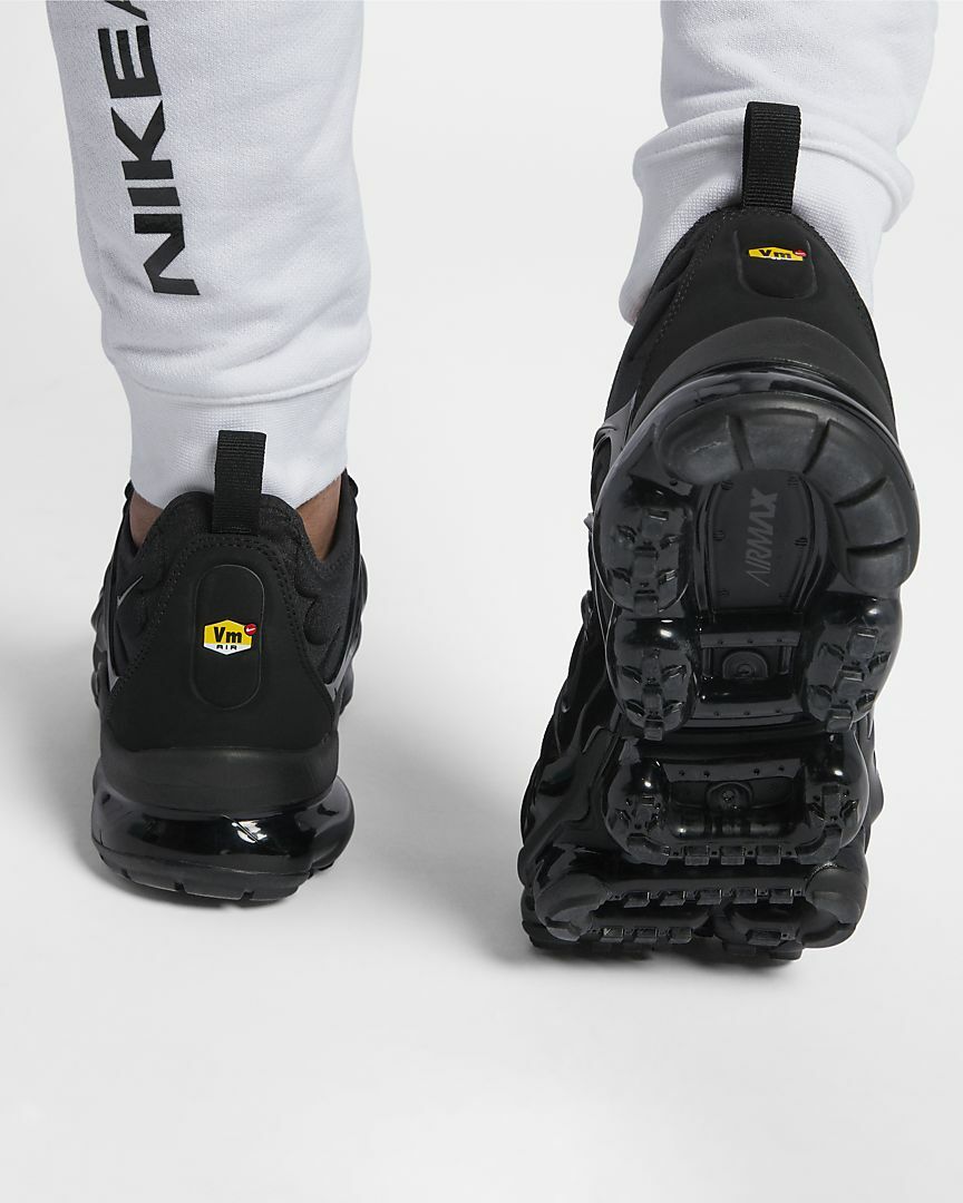 black vapormax plus size 4