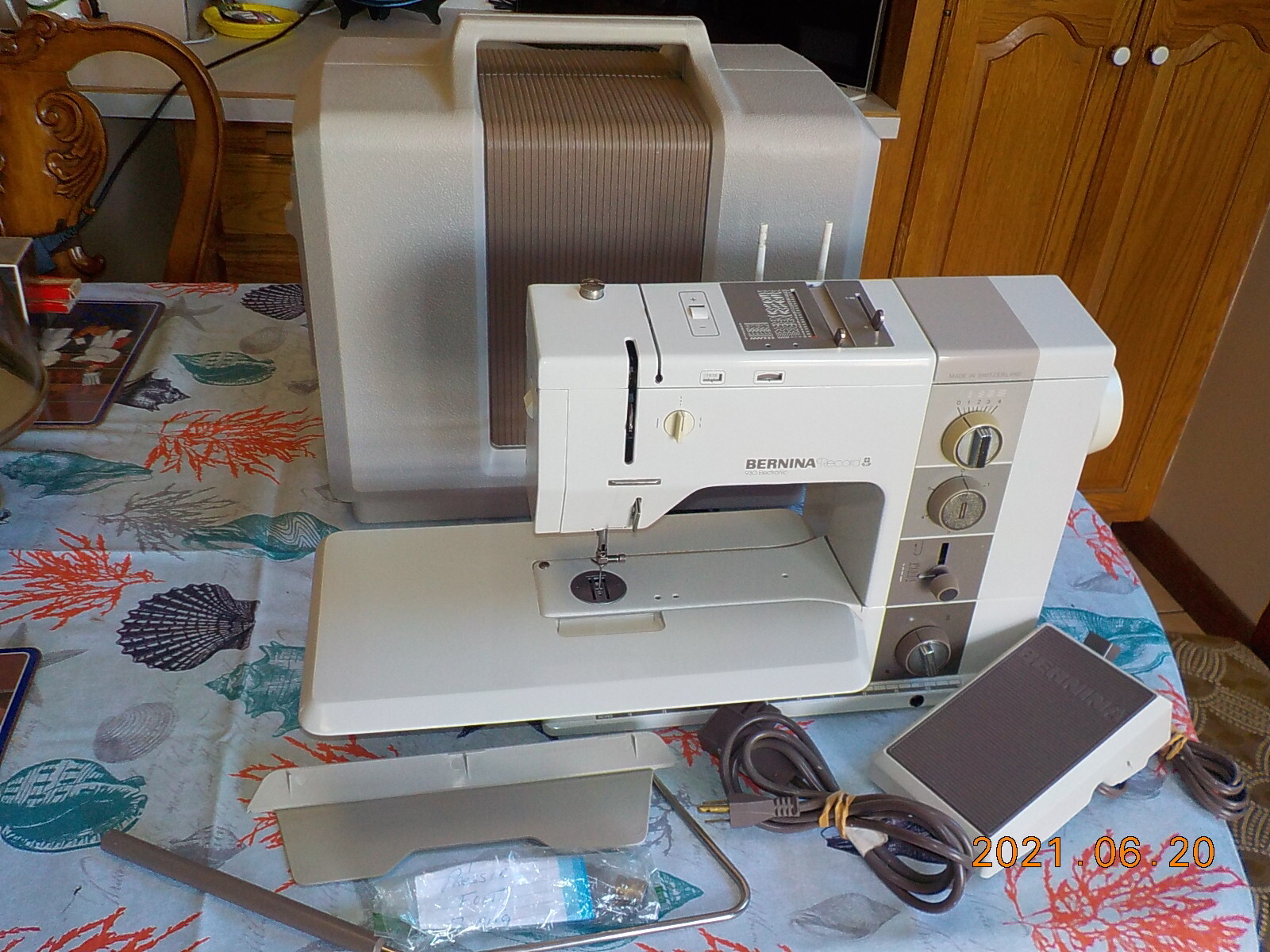 BERNINA RECORD 930 ELECTRIC SEWING MACHINE WITH TABLE +PEDAL+FREE ARM