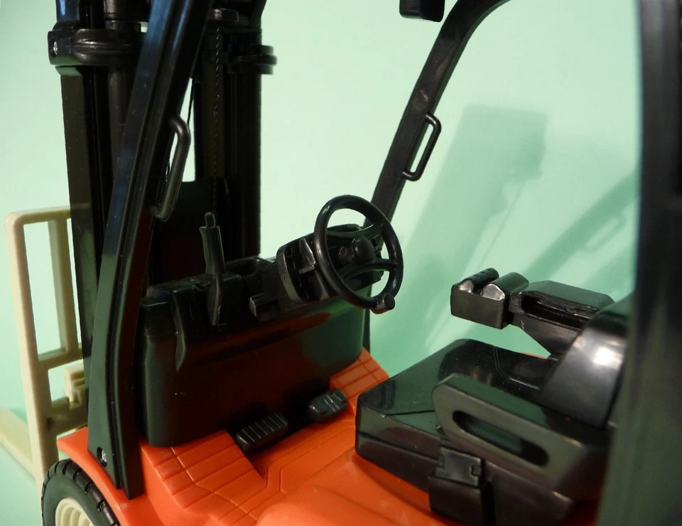 RC GABELSTAPLER Länge 28cm mit viel Zubehör + REGAL "Ferngesteuert 27MHz" 87865 - Bild 4 von 4