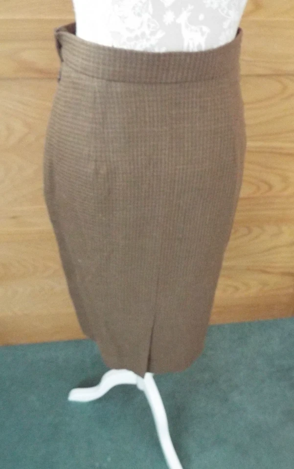 AUSTIN REED DOUBLE BREASTED COFFEE CHECK JACKET AND PLAIN SKIRT  - SIZE 10 - Image 3 of 4