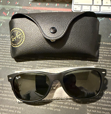 Ray-Ban RB2132 New Wayfarer Black G-15 Green Glass 55-18 145 w/Case