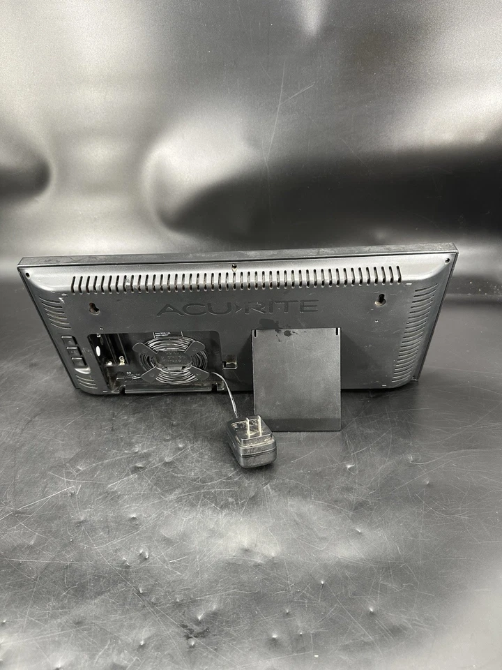 AcuRite Large LED Clock 18 in. Indoor Temperature Green Display - Image 4 of 4