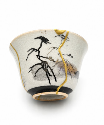 Kutani Ware Pagoda Kintsugi Cup - Japanese Vtg Broken Tea Cup Repaired with Gold