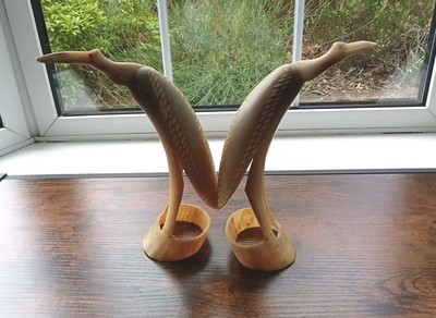 Zwei alte geschnitzte Kuhhorn Reiher/Störche Ornamente