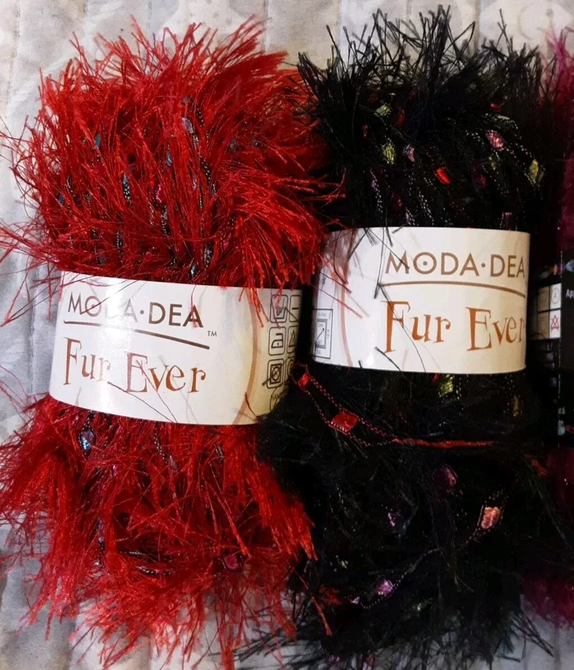 Lot Of 4 Novelty Yarns: 2 Bernat Bling bling, 2 Moda Dea Fur Ever - Image 3 of 4
