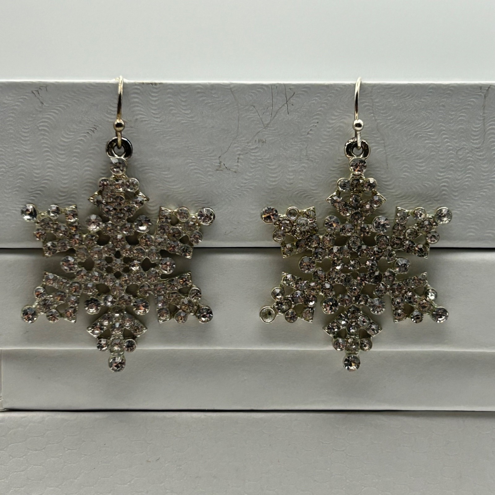 Sparkly Rhinestone Snowflake Dangle Earrings Silv… - image 4