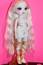 RAINBOW HIGH DOLL NATASHA ZIMA WHITE HAIR WITH NEW BOOTS, SHOES STAND AND OUTFIT