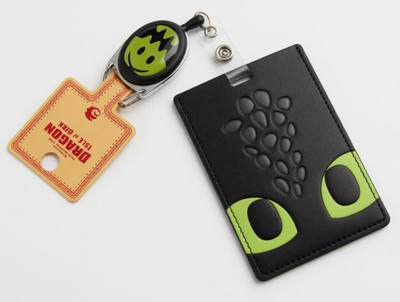 Toothless Badge ID Holder Reel Universal Epic Universe How to Train Your Dragon