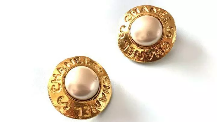 Auth Vintage CHANEL Pearl Logo Round Clip-On Earrings White/Gold Used from  Japan