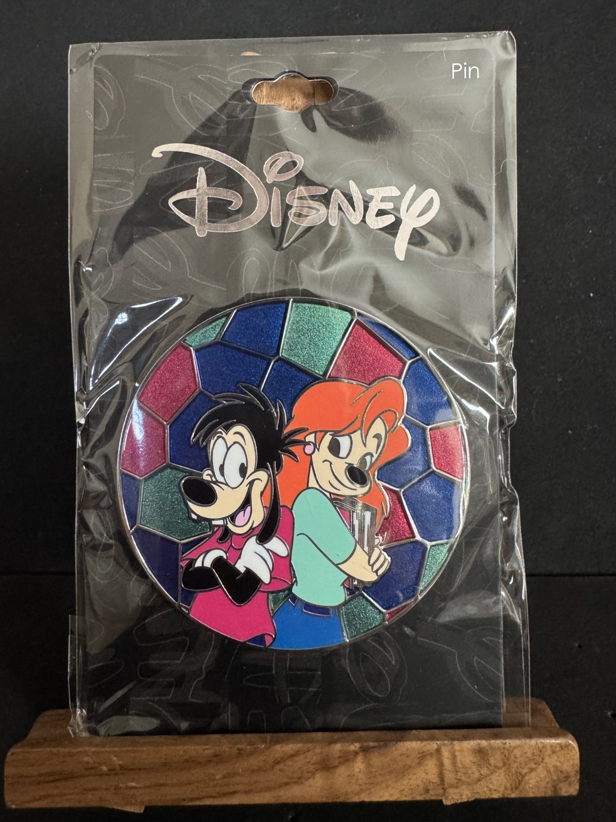 Go Pin Pro Roxanne and Max Mosaic Pin LE300 Disney Licensed