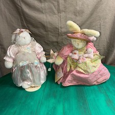 2 Vintage Bunnies By The Bay 2002 Retired MISS WISDOM  Netti Confetti w/stands