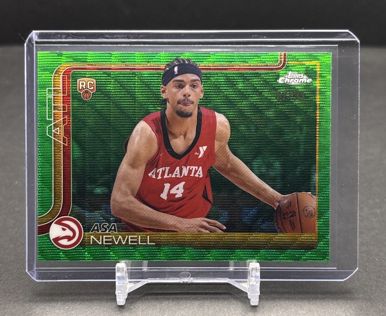 2025-26 TOPPS CHROME NBA #273 Asa Newell Hawks RC Green Wave Refractor /99