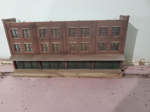 Walthers Weathered Flat Bldg