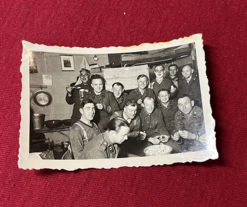 WW2 WWII Original German Military wartime photo Luftwaffe Soldiers Gathered