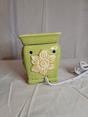 SCENTSY E113366 DAPHNE ELECTRIC WAX WARMER Green Flower RETIRED No Bulb