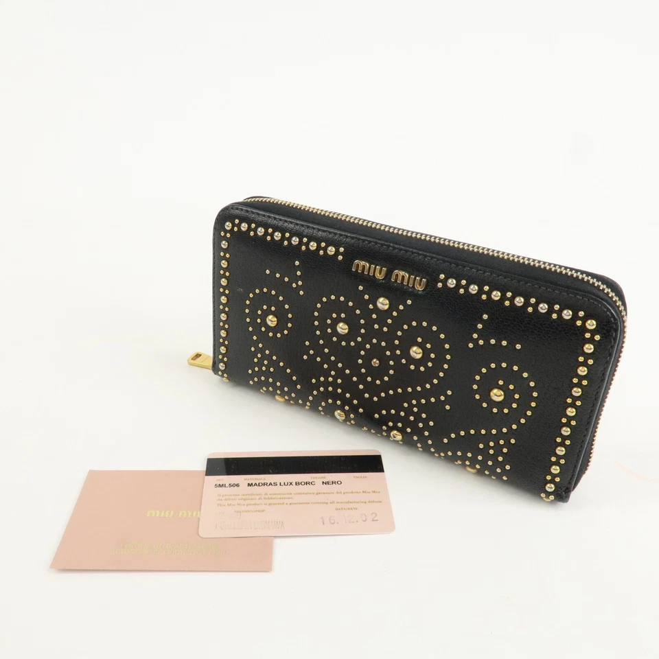 Cartera Larga MIU MIU Cuero Tachuelas Redondas Cremallera Negra 5ML506 Auténtica Usada Envío Gratis Foto 3 de 4