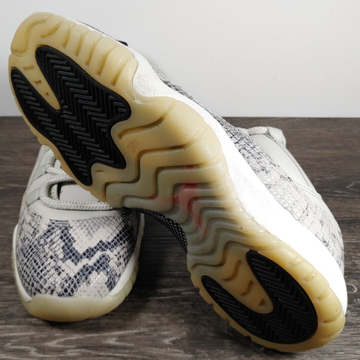Air Jordan 11 Retro GS Low 'Light Bone Snakeskin' Size 7Y Air Jordan 11 Retro GS Low 'Light Bone Snakeskin' Size 7Y